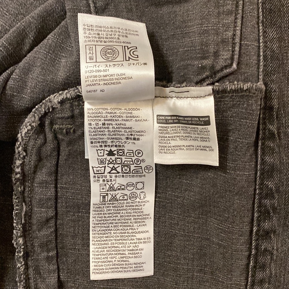 Levi’s Jean Jacket - Picture 10 of 11